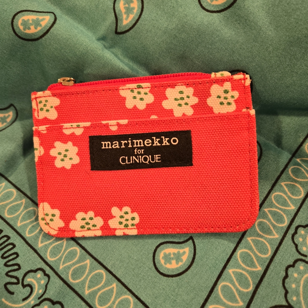 Marimekko Pink and White Floral Pouch Set - Picture 8 of 11